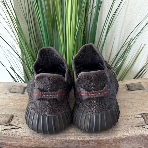 Yeezy Boost 350 V2 black Static Sneakers - Picture 5 of 11